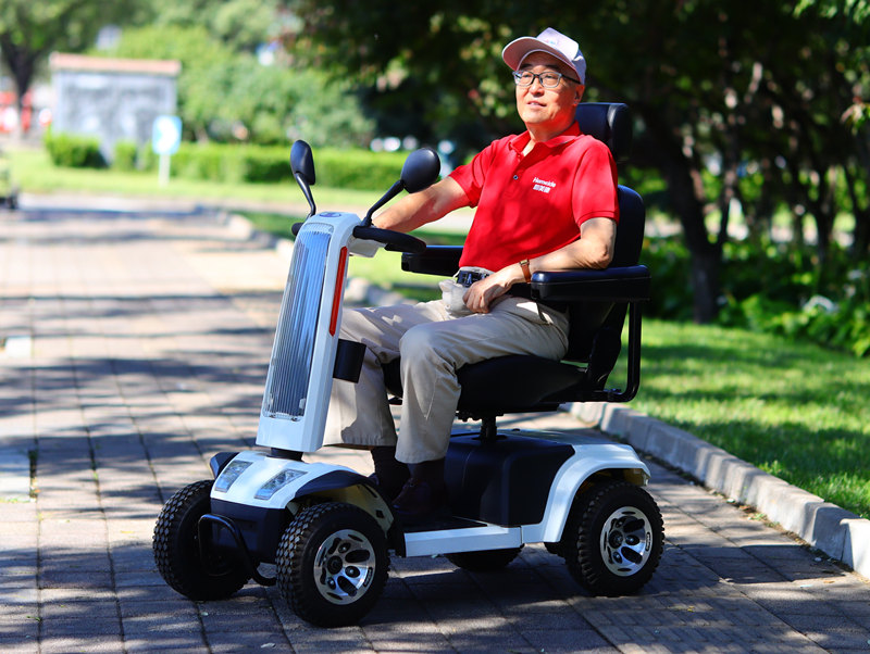 和美德SW1200中大型老年人智能电动代步车