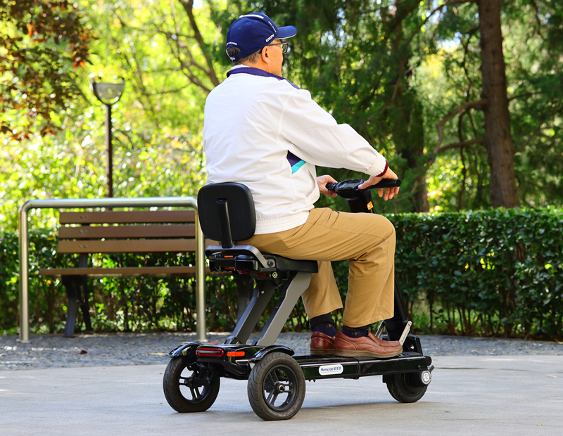 和美德r1三轮折叠代步车:出品英国 三秒折叠 拉着就走 relync老年人