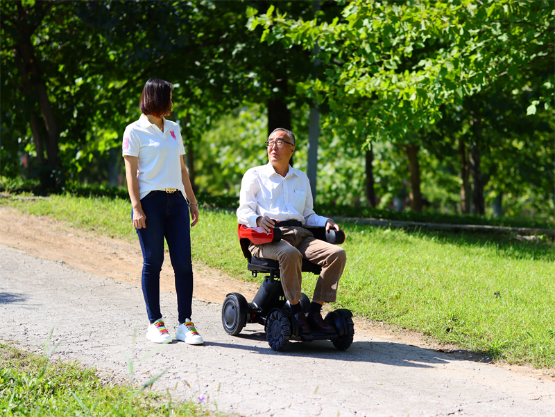 紅色蜂鳥智能電動代步車