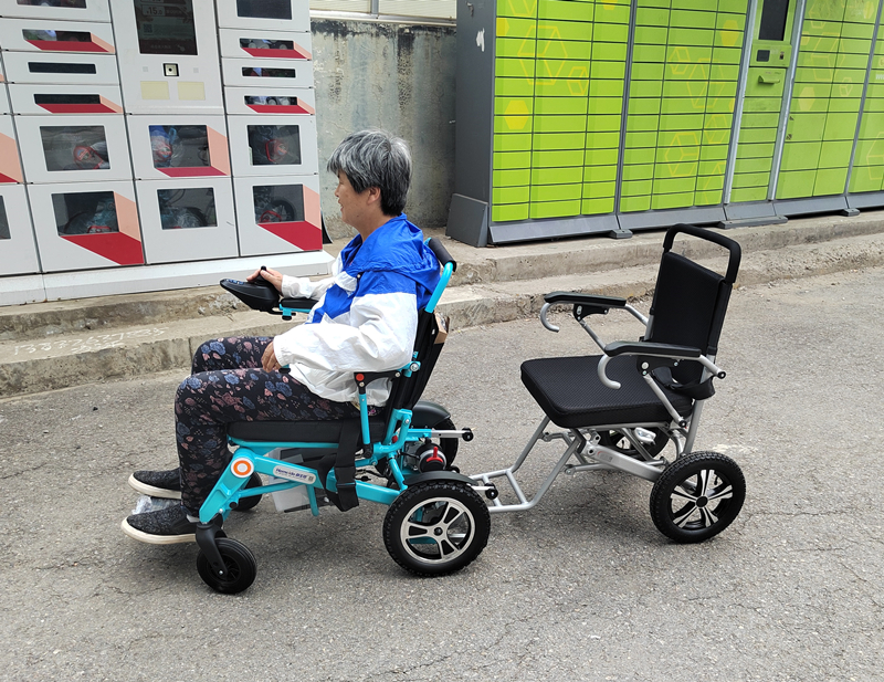 电动轮椅带拖车