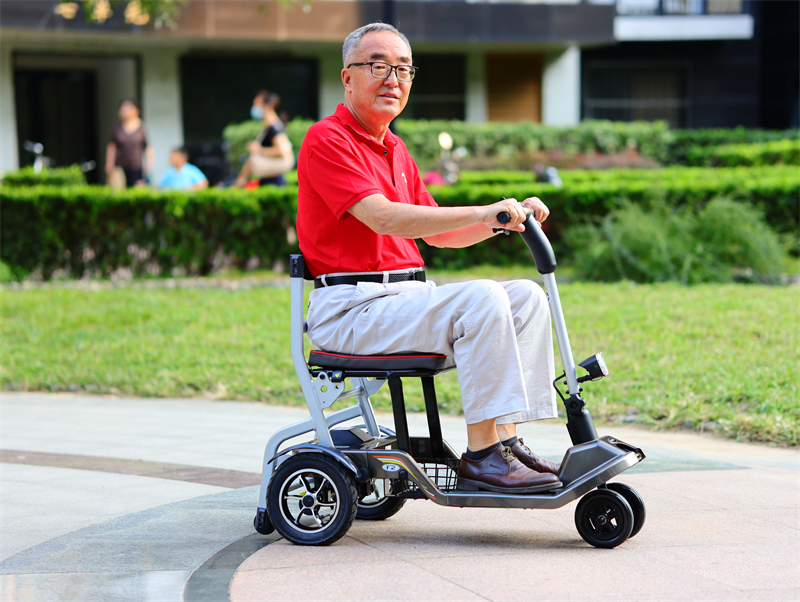 和美德f2d可折叠轻便型智能老年人电动代步车特点:1.