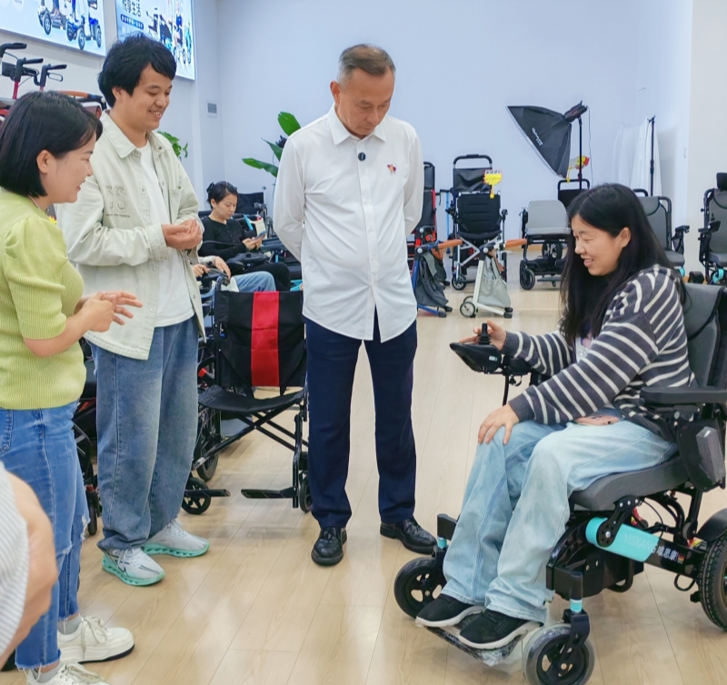 和美德电动轮椅代步车实体店