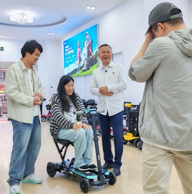 和美德电动轮椅代步车实体店