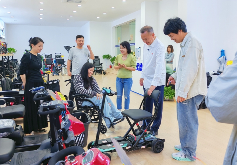和美德电动轮椅代步车实体店