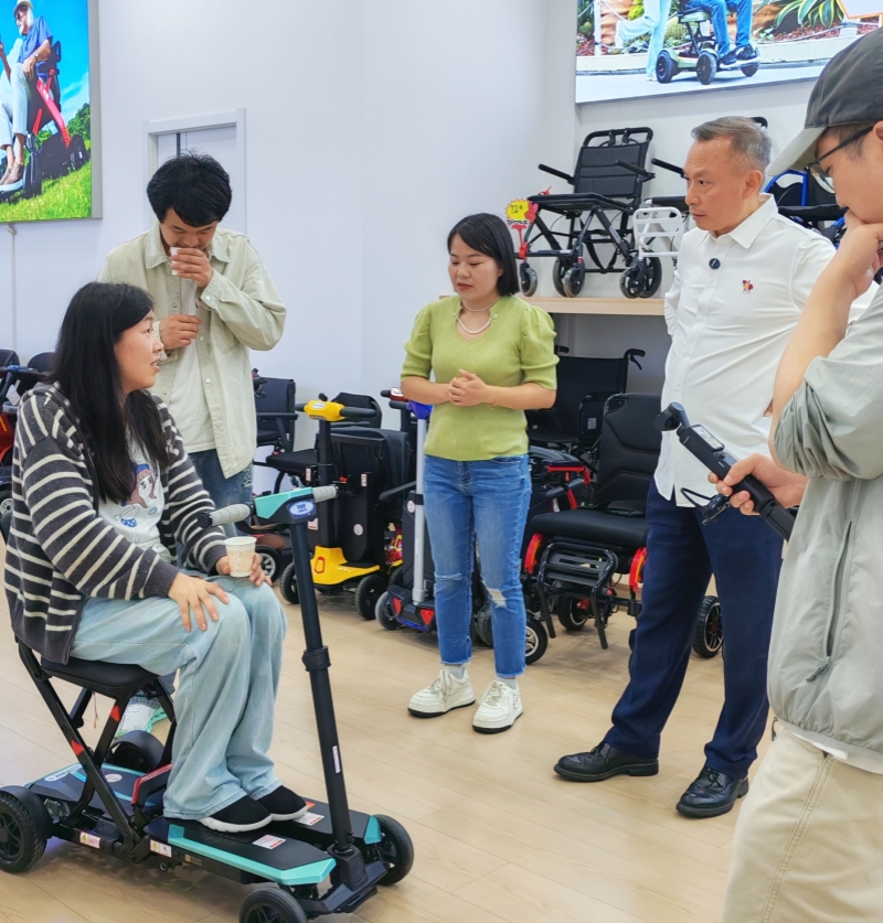 和美德电动轮椅代步车实体店