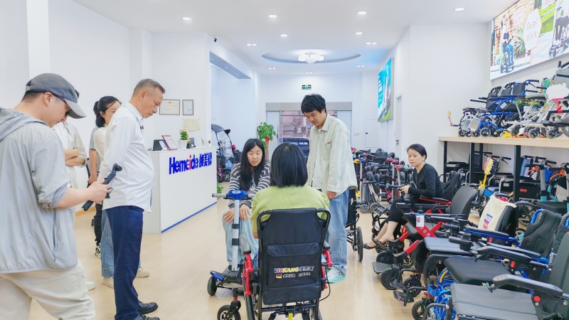 和美德电动轮椅代步车实体店
