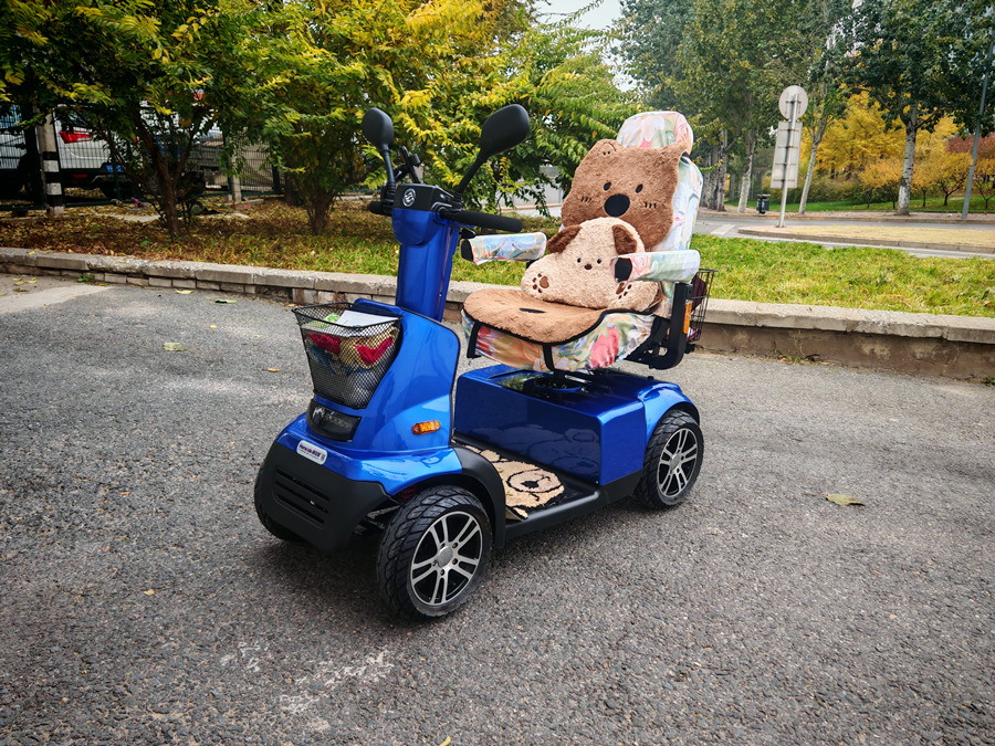 和美德C4宝石蓝电动代步车