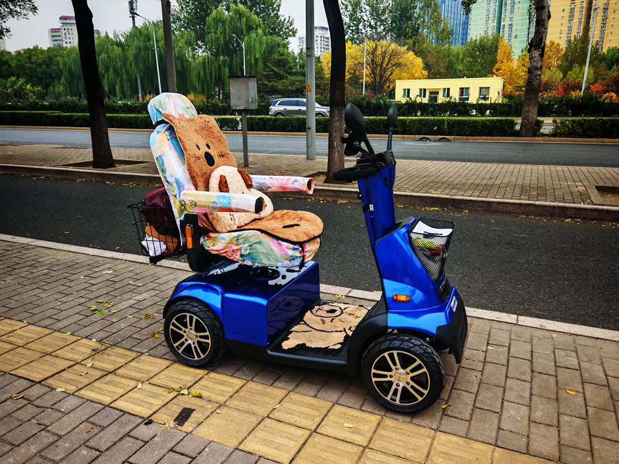 和美德C4宝石蓝电动代步车
