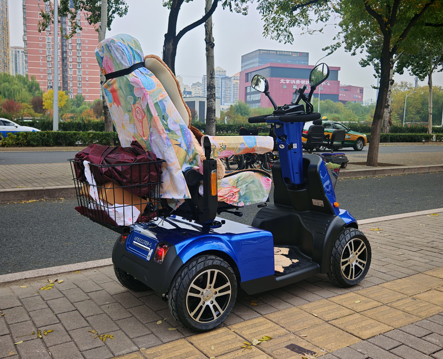 和美德C4宝石蓝电动代步车