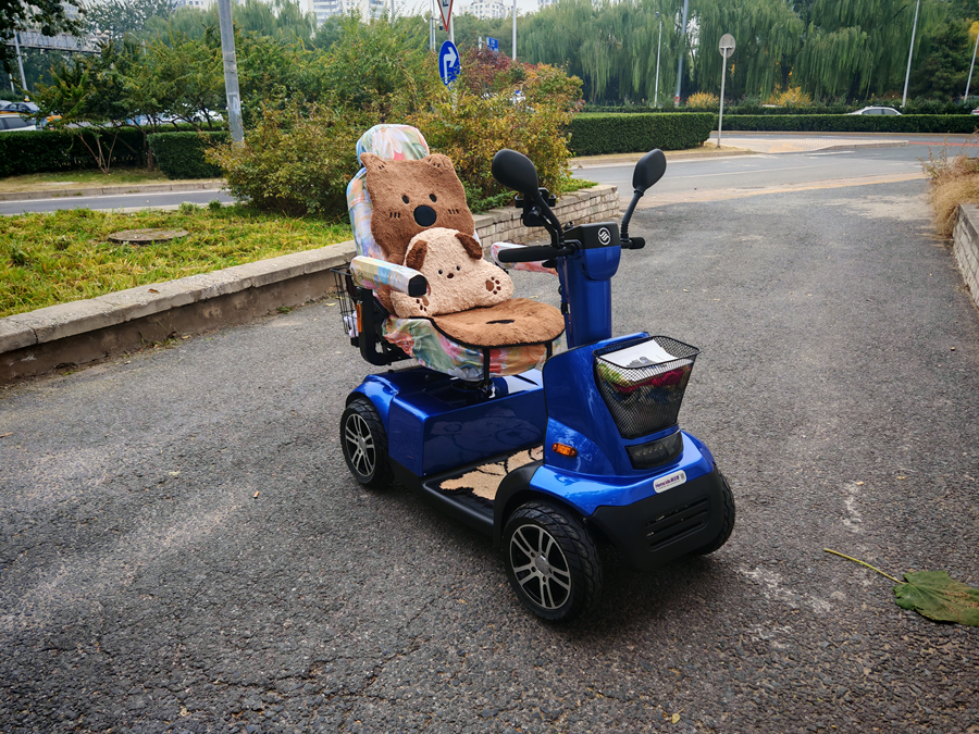 和美德C4宝石蓝电动代步车