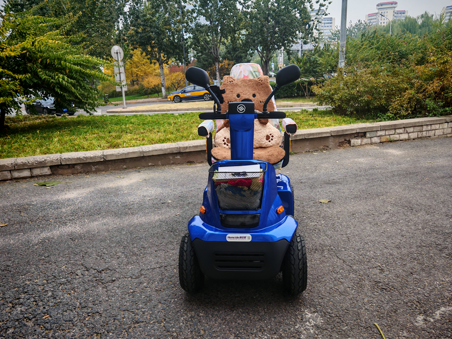 和美德C4宝石蓝电动代步车