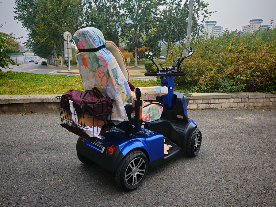 和美德C4宝石蓝电动代步车