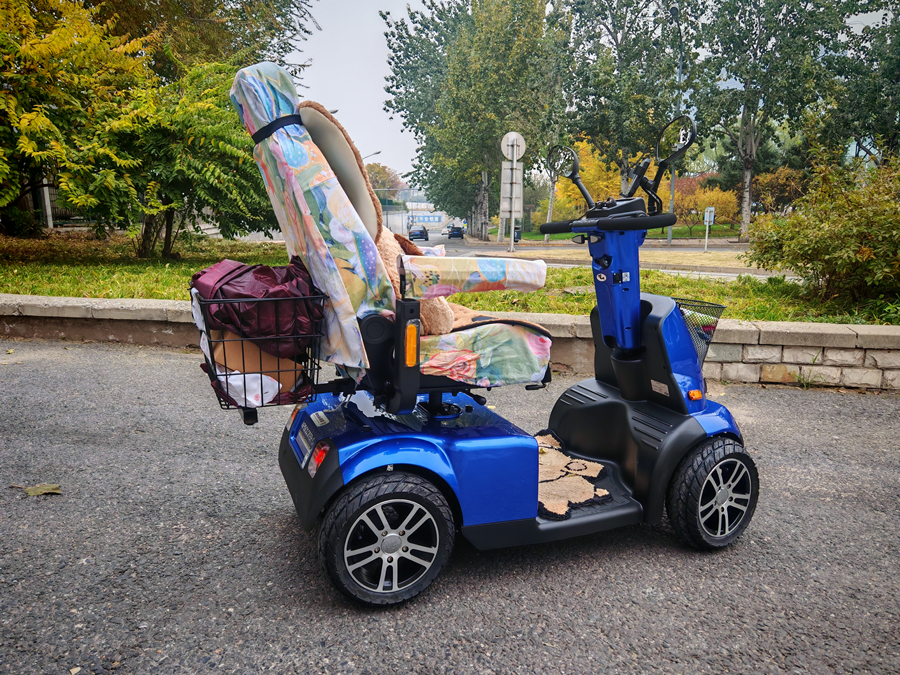 和美德C4宝石蓝电动代步车