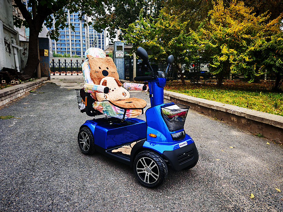 和美德C4宝石蓝电动代步车